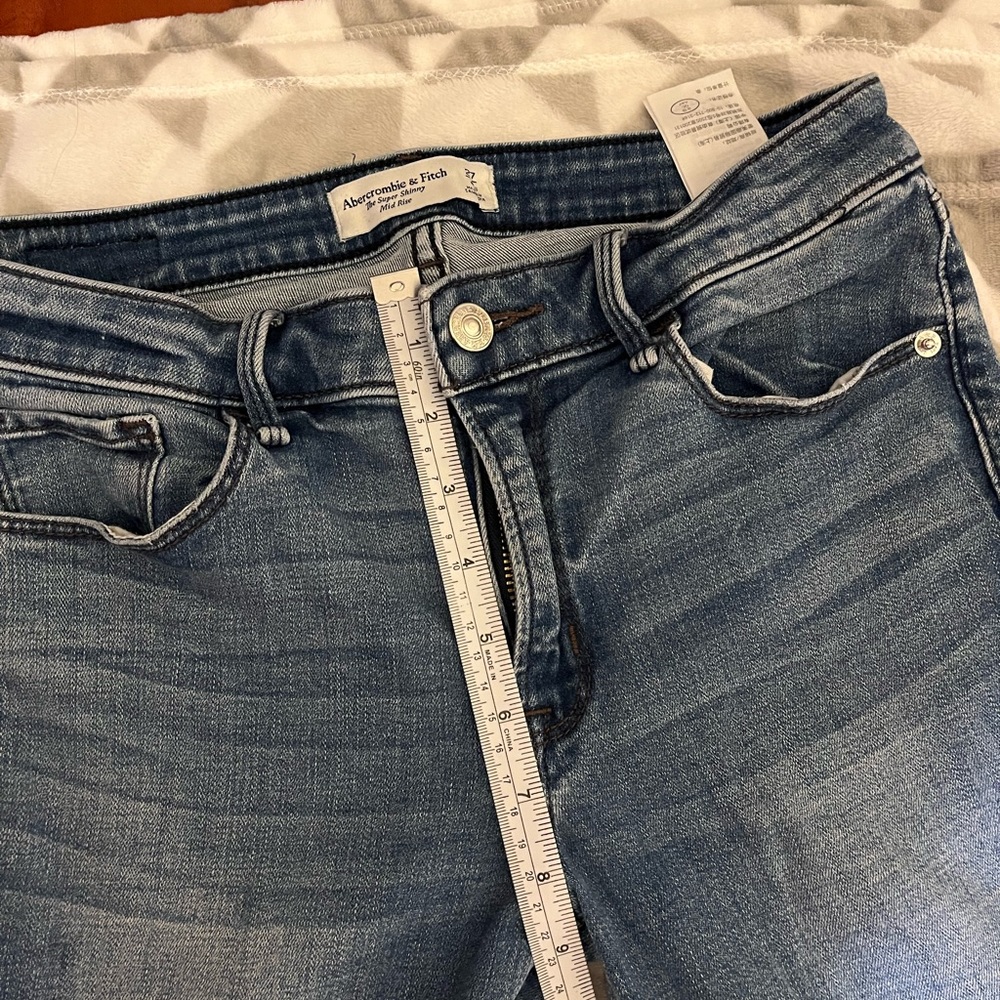 Mid rise Abercrombie washed jeans